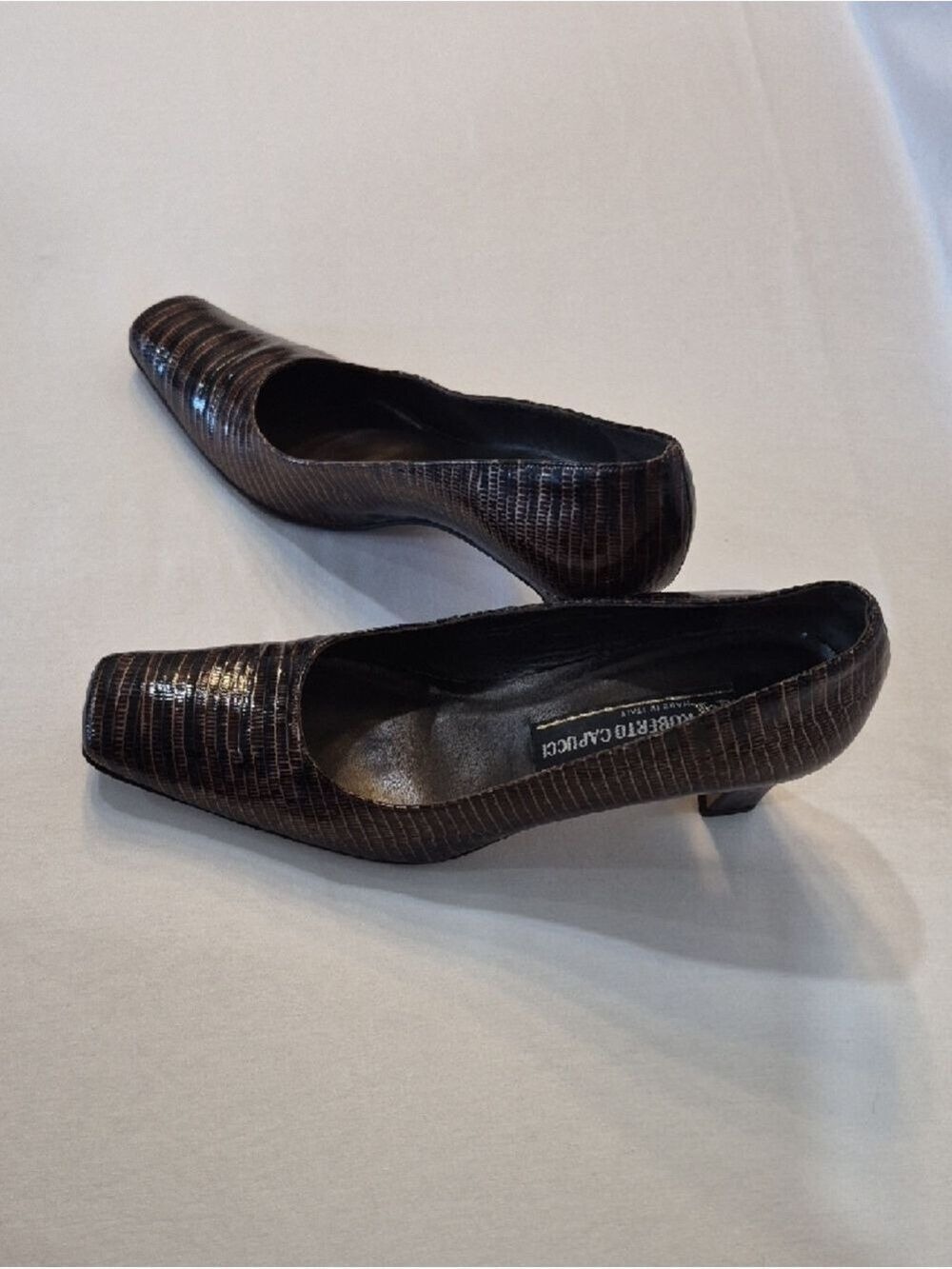 Robetro Capucci Brown Textured Leather Pumps with Low Heel - Picture 2 of 12